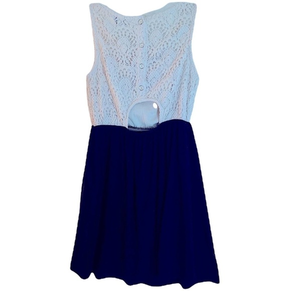 LACE Dress - Picture 5 of 9